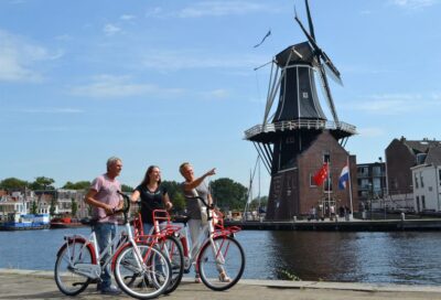 Haarlem Highlights Bike Tour - Meeting at Bike Tours Haarlem in de Green Bikes (and getting rolling fast)
