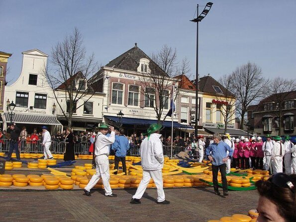 Half-Day Edam and Volendam Private Walking Tour from Amsterdam - Family Smokehouse Lunch Plan: What’s Recommended (and What’s Not)