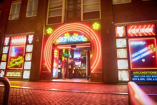 Half-Day Tour of Red Light District and Jordaan District with Private Guide in Amsterdam - Begijnhof and the Old Jewish Quarter: Quiet Corners With Meaning