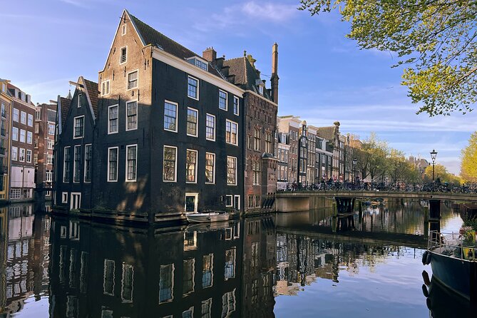 Historical Walking Tour, private with local Dutch guide - Kleinste Huis and Dam Square: Tiny House, Big Center