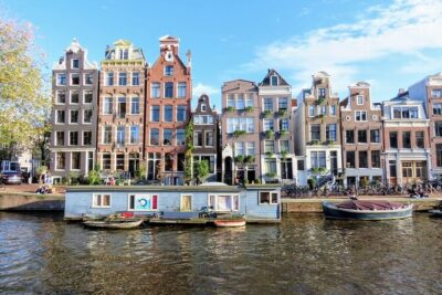 History & culture tour in Amsterdam with a local - Beursplein: where Amsterdam’s economy story starts