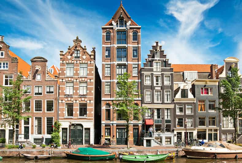 Jordaan, Anne Frank and Leidseplein tour in English - The Canal Ring: where you learn to spot Amsterdam’s “tells”