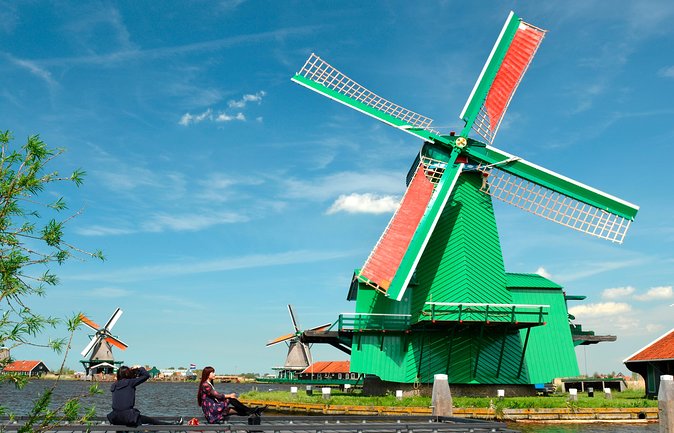 Keukenhof, Flower Fields, Volendam and Zaanse Schans Small-Group Tour - Meeting point and getting off to a smooth start (De Ruijterkade at 9:00)
