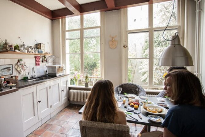 Learn to Make Dutch Pancakes in a Beautiful Amsterdam Canal House - Location tips for the Amstel canal house meeting point