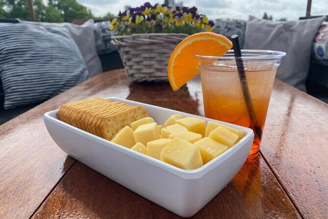 Luxury Amsterdam Canal Cruise – Unlimited Cocktails Included (1H) - Practicalities: Meeting Point, Transport, and the No-Toilet Rule