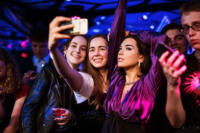 Madame Tussauds Amsterdam & 1-Hour Canal Cruise - Meeting point, timing, and how to avoid a schedule snarl