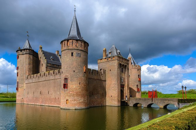 Northern Highlights Tour: visit 4 magnificent places from Amsterdam - Sneek: Friesland canals and the 17th-century Watergate
