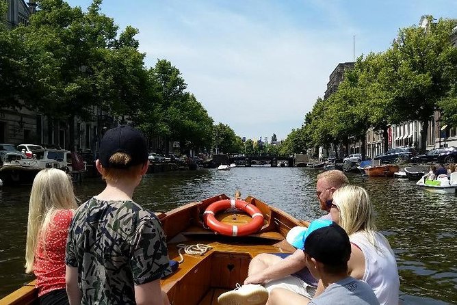 Open Dutch Boat! Silent electric drive. Nice cosy boat ride... - Finding Prinsengracht 587 and getting oriented fast