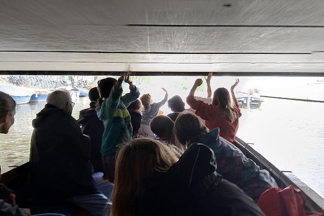 Open Dutch Boat! Silent electric drive. Nice cosy boat ride... - Bringing your own snacks and drinks (and making it feel personal)