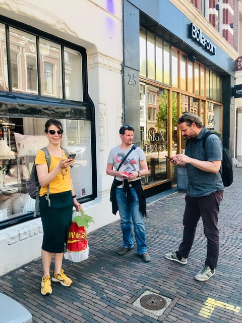 Outside Escape Amsterdam with your friend(s) and have fun! - The “Rembrandt Robbery” mystery: what you’re solving