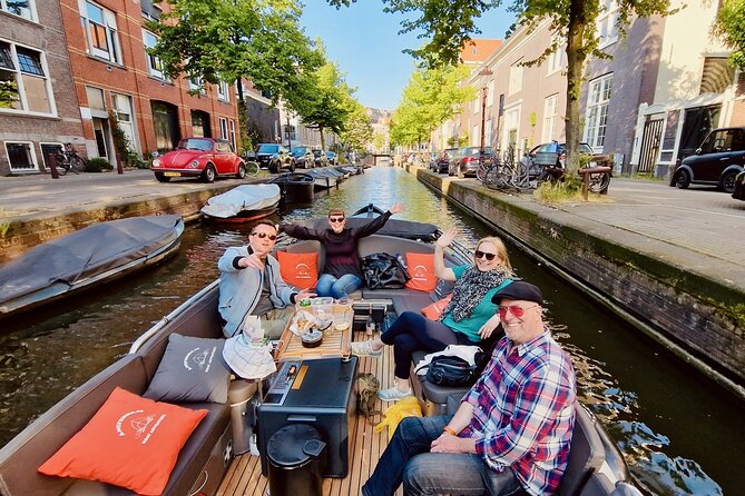 Private 90 Minute Amsterdam Canal Belt Exploration Cruise - On-board comfort and what to do about drinks
