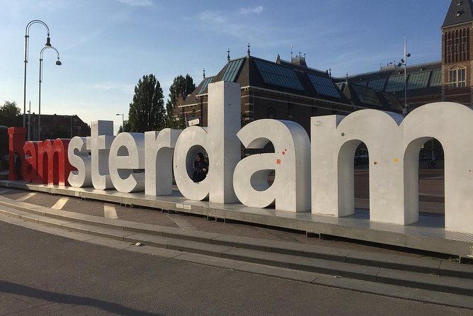 Private Amsterdam Departure Transfer to AMS Schiphol Airport - Driver experience: English communication and real help with bags