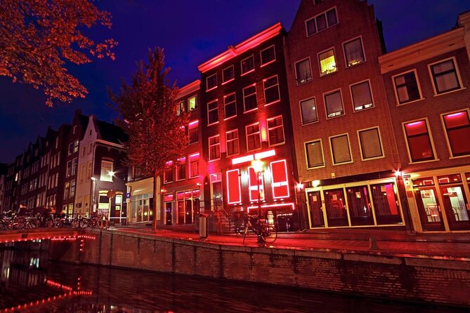 Private Boat Tour Amsterdam - 90 Min incl. welcome drink on historic saloon boat - Quick hits before you book