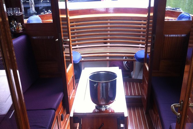 Private boat tour on a electric saloon boat - What the ride feels like: 90 minutes of efficient sightseeing