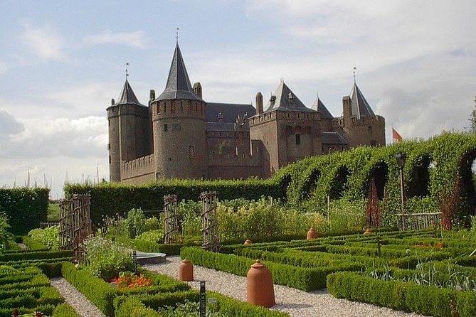 Private day trip to the Dutch castles from Amsterdam - A private Amsterdam to castles outing that feels like you have your own driver-guide