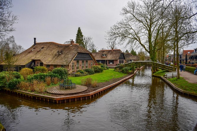 Private Daytrip Giethoorn and Windmills of Zaanse Schans from Amsterdam - Giethoorn by Canal: The Hour That Makes It Worth the Drive
