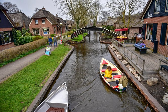 Private Daytrip Giethoorn and Windmills of Zaanse Schans from Amsterdam - Back in Amsterdam Evening: Let Your Guide Point You to Night