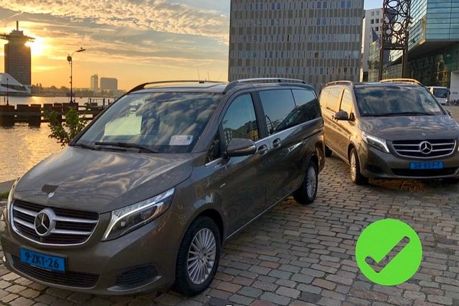 Private departure transfer from Amsterdam to Schiphol Airport (AMS) - Quick hits for a stress-free Schiphol morning