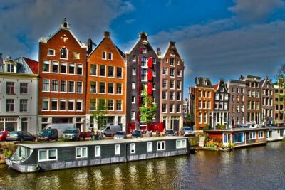 Private departure transfer from Amsterdam to Schiphol Airport (AMS) - The ride itself: comfort, mobile WiFi, and small perks that add up