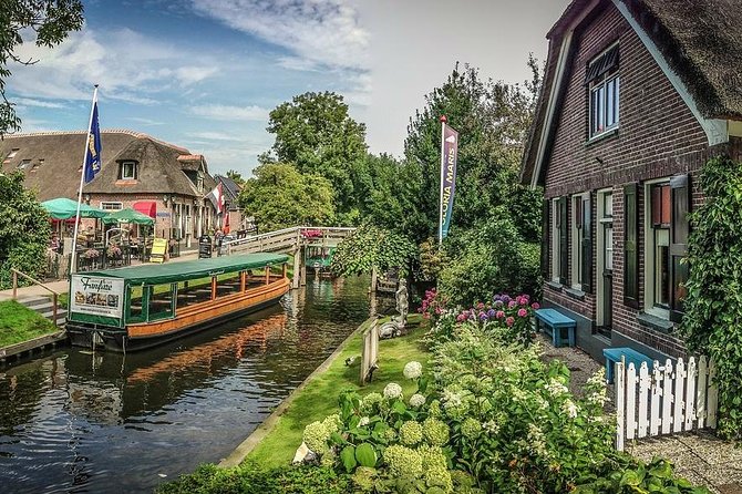 Private Giethoorn & Zaanse Schans Windmills Sightseeing Tour from Amsterdam - Zaanse Schans Windmills: More Than Just Great Photos