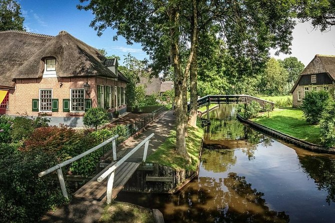 Private Giethoorn & Zaanse Schans Windmills Sightseeing Tour from Amsterdam - Lunch at Smit Giethoorn: Plan for Eating, Not Just Passing Through