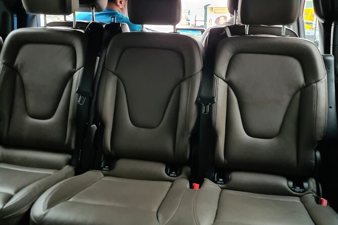 Private Minivan transfer to Rotterdam - Comfort and reliability: the details that show up in the feedback