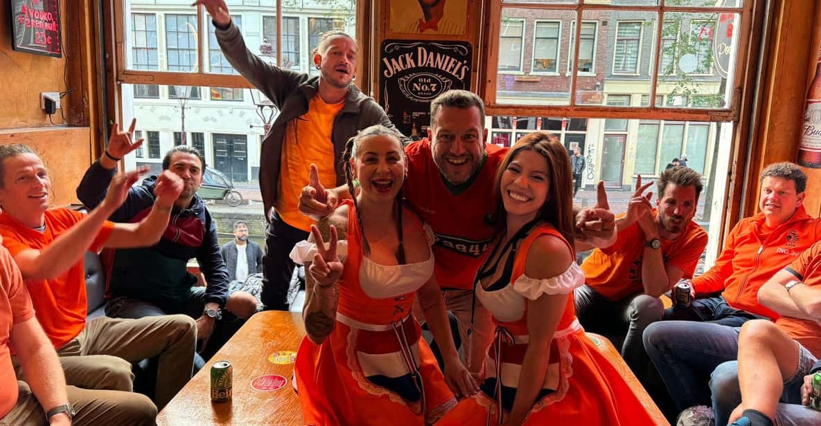 Private Red Light Tour City Center with Beer Maid Guide - Why this Red Light bar crawl can be a smart way to do Amsterdam at night