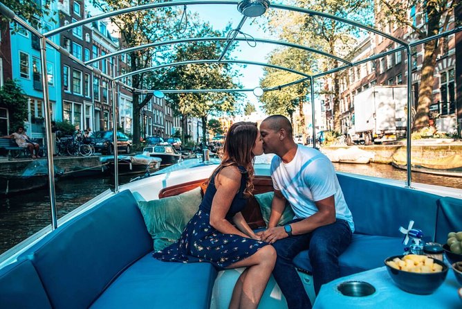 Private Romantic Canal Cruise Amsterdam with Bubbly and Snacks - Golden Belt Mansions, Houseboats, and the Bridge-of-Love Moment
