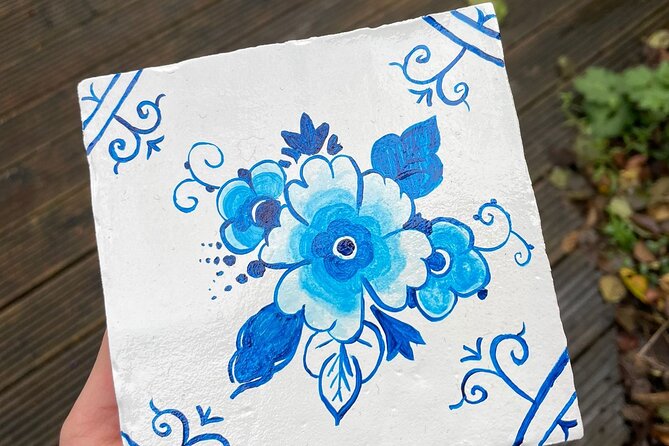 Private Souvenir Creation in Dutch Delft Blue from Netherlands - At the Atelier: Meeting Point and How the Private Format Works