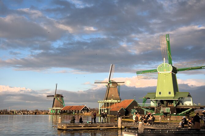 Private Tour to Zaanse Schans, Volendam, and Marken - Entering Zaanse Schans: Clogs, Historic Houses, and a Working Windmill