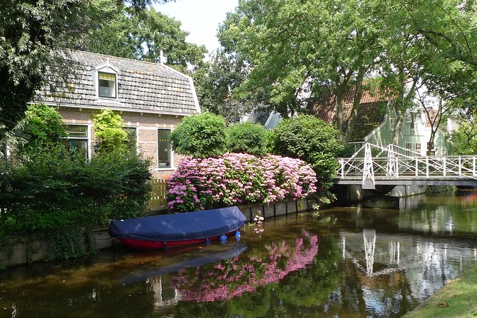 Private Tour Zaanse Schans Windmills and Volendam in Jaguar - Price and value: what $632.16 per group really buys