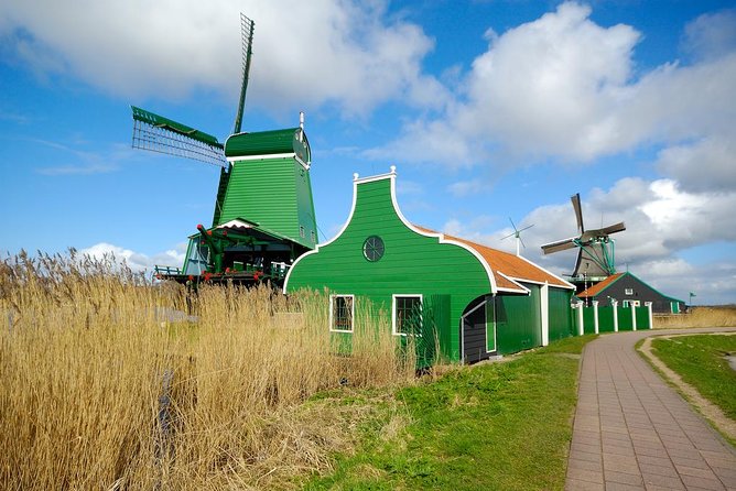 Private Tour Zaanse Schans Windmills and Volendam in Jaguar - Who should book this private tour?