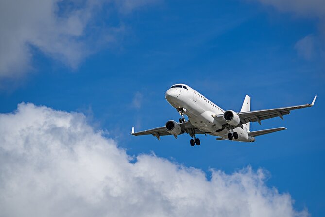 Private transfer between Rotterdam - Amsterdam (incl. Schiphol airport) - Comfort Level: Limousine or Minivan Plus Small Wins