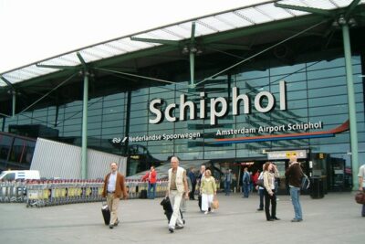 Private Transfer from Amsterdam Airport Schiphol to The Hague - Flight tracking and driver contact: what happens after your plane lands