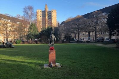 Private walk: Anne Frank in Amsterdam - Your meeting points: Victorieplein in the morning, Nieuwe Herengracht to finish