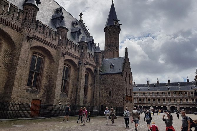 privatetour Delft, The Hague&Rotterdam Kinderdijk from Amsterdam - Delft’s Nieuwe Kerk and Markt square: a good reset