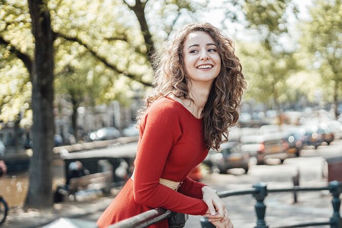 Professional Tinder Photo Session in Amsterdam - The 1-Hour Package: One Outfit, One Clean Message