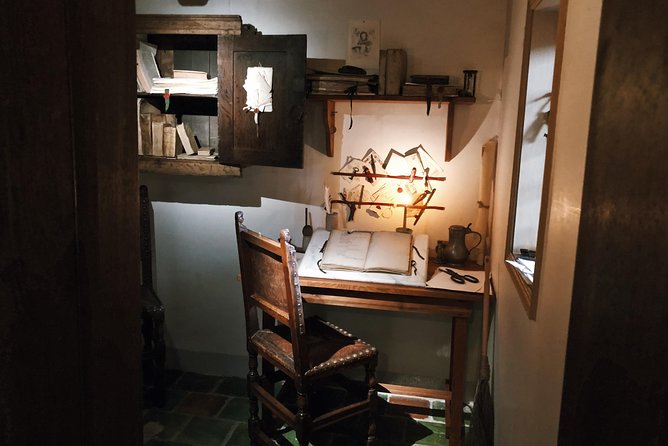 Rembrandt House & Neighborhood Exclusive Guided Walking Tour - Key things that make this tour worth your time