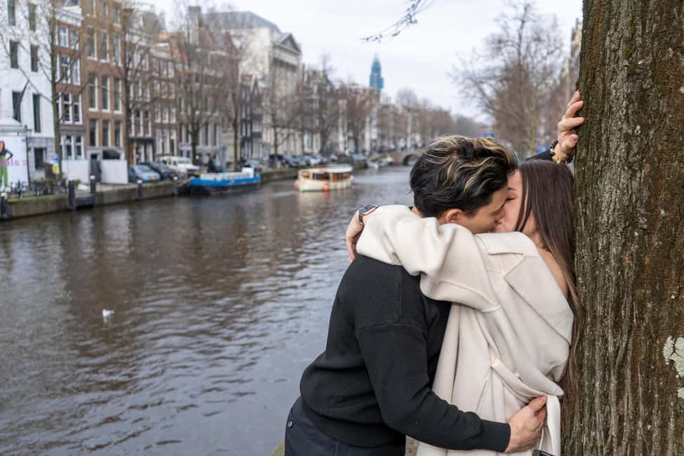 Romantic Photoshoot Experience for Couples in Amsterdam - Where you meet and how the session flows through the 9 Straatjes
