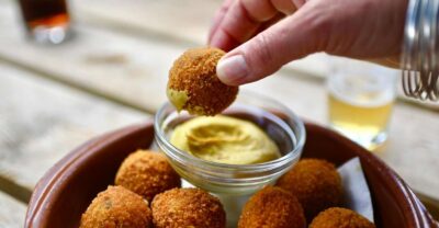Secret Food Tours Amsterdam - Meeting by Anne Frank’s statue and getting your bearings