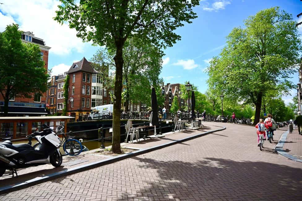 Secret Food Tours Amsterdam - Jenever, local beer, and the secret dish finish