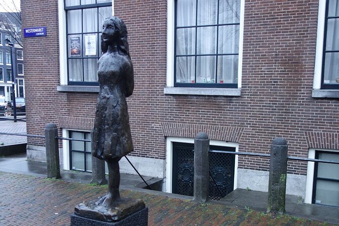 Self-Guided Audio Tour Holocaust Series: The Jewish Quarter - Stop-by-stop: Auschwitz Monument and Amsterdam’s wartime memory