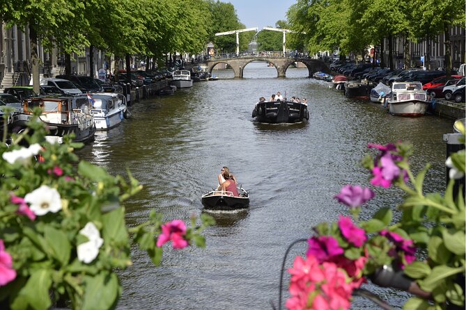 Self-guided city walking tour in Amsterdam - SmartWalk in Amsterdam: a smartphone stroll with built-in momentum