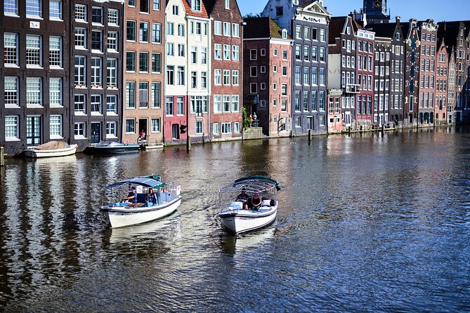 Short canal trip in German: Amsterdam in an hour - Skipper Paap: The Difference Between Seeing Amsterdam and Getting It
