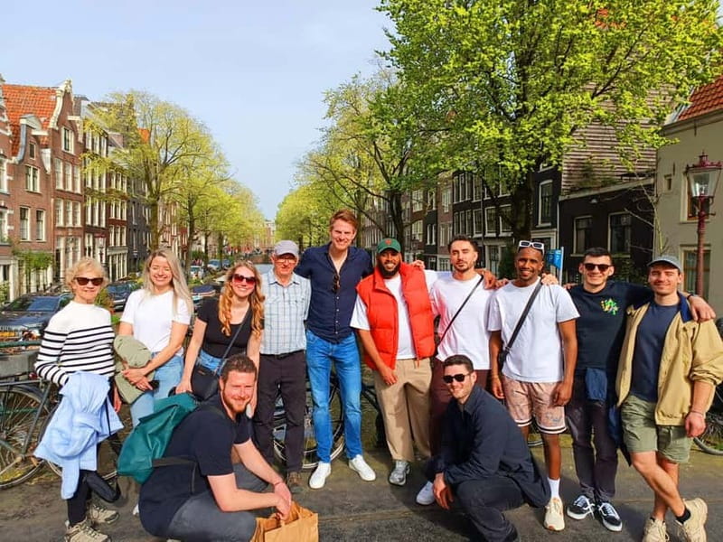 Skipping Lines & Sipping Beers: A History Tour of Amsterdam - Meeting Points, What to Bring, and Who This Tour Fits
