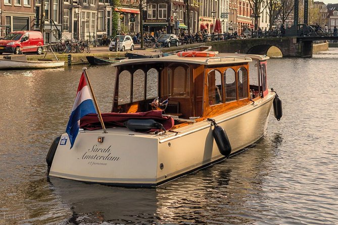 Small-Group Luxury Canal Cruise with Local Skipper - Entering Amsterdam’s canals from Singel 250