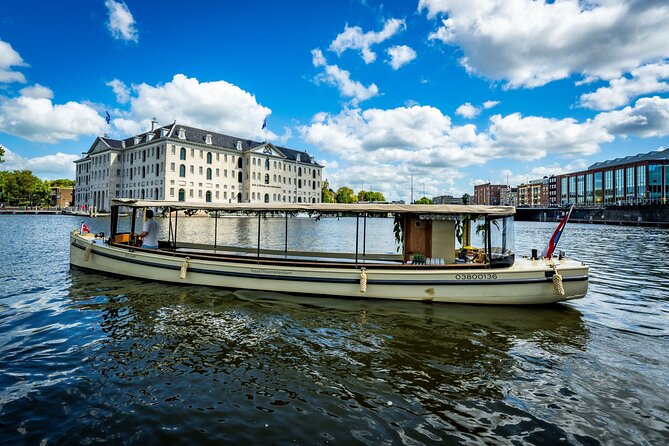 Small-Group Luxury Canal Cruise with Local Skipper - 17th-century canal houses: what makes them “luxury” instead of just old