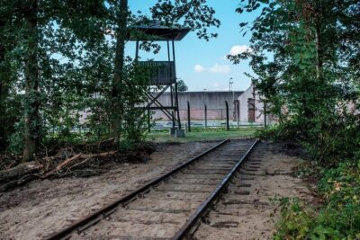 Small Group Tour to Nazi WWII concentration camp from Amsterdam - Audio Tour and Live Story: How the Meaning Gets Through