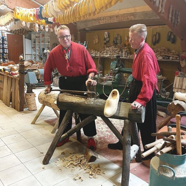 Volendam: 2-Hour Clogmaking Workshop and Cheese Tour - Guides, pacing, and what to ask for on the day