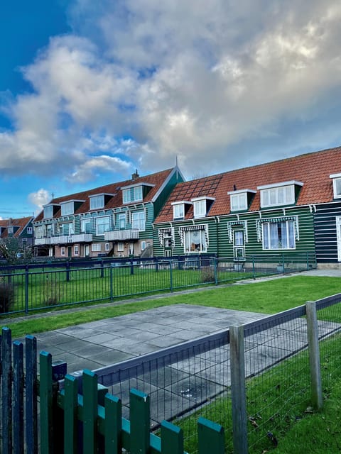 Volendam: Bike Rental including Highlights-Routes - Volendam First: Why This Starting Point Works So Well
